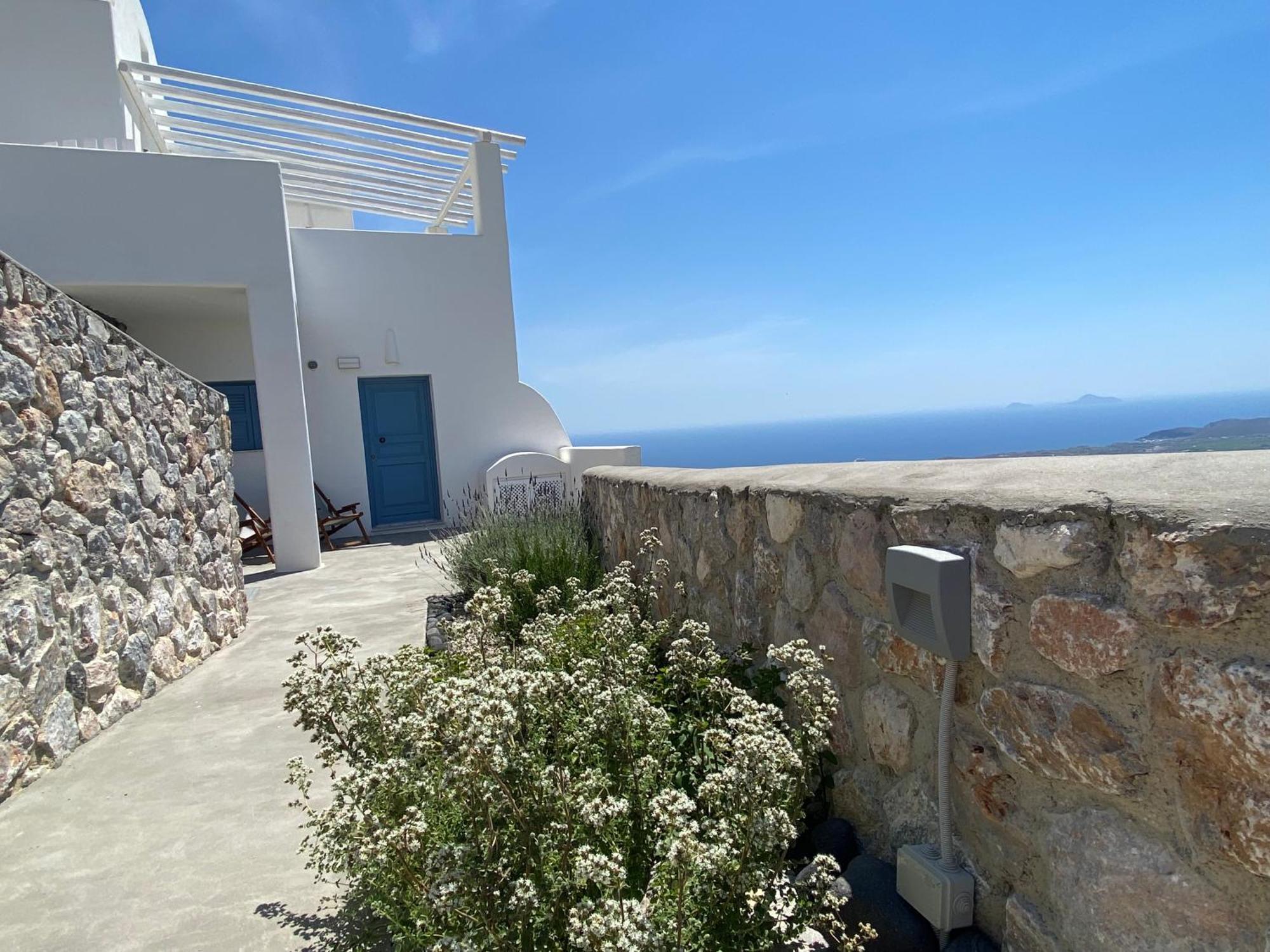 Ena Suites Santorini 피르고스 외부 사진